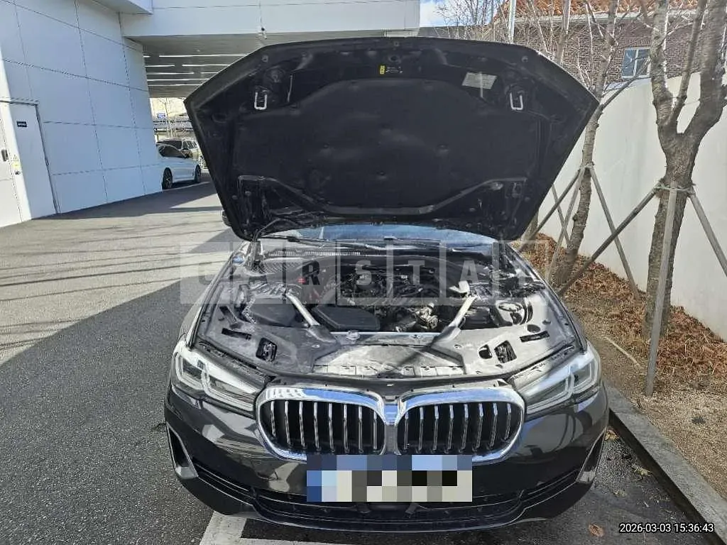 Photo 2 of 15: 2022 BMW 530i xDrive — Korean insurance auction