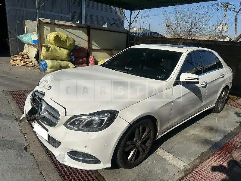 Photo 2 of 43: 2015 Mercedes-Benz E220 BlueTec, VIN WDDHF0AB8FB126725 — Korean insurance auction