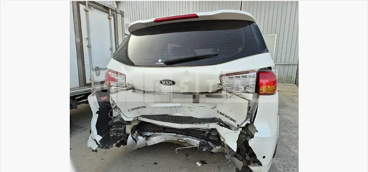 Photo 2 of 24: 2015 Kia Carnivals — Korean insurance auction