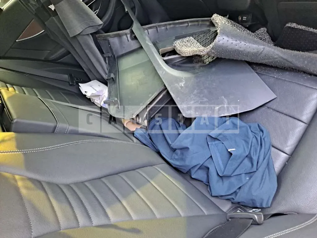Photo 2 of 28: 2018 Mercedes-Benz E300, VIN WDDZF4JB6JA314850 — Korean insurance auction