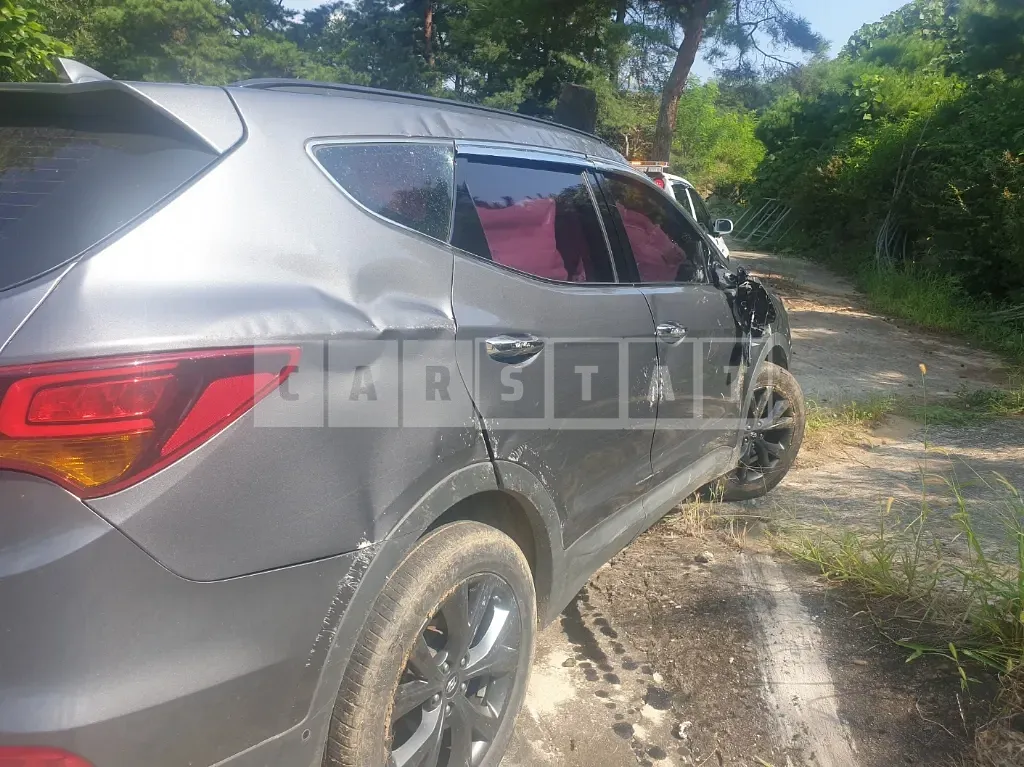 Photo 2 of 20: 2015 Hyundai Santa Fe DM 2.2 4WD, VIN KMHSW81XDGU545092 — Korean insurance auction