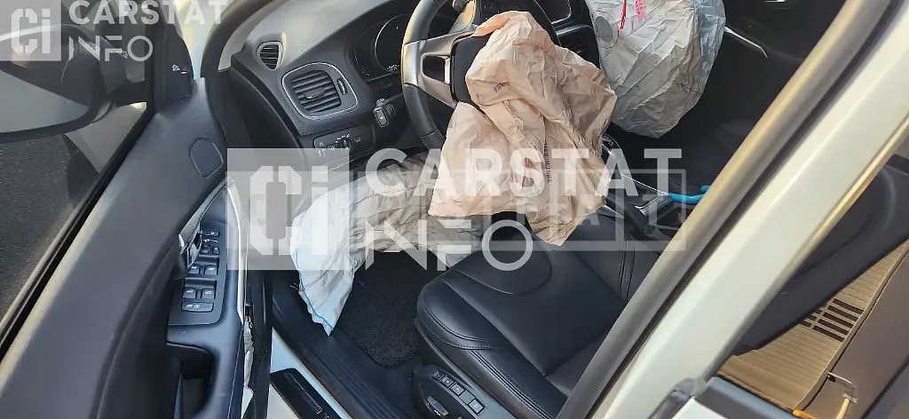 Photo 2 of 10: 2018 Volvo V40 D3, VIN YV1MV79K0J2499772 — Korean insurance auction