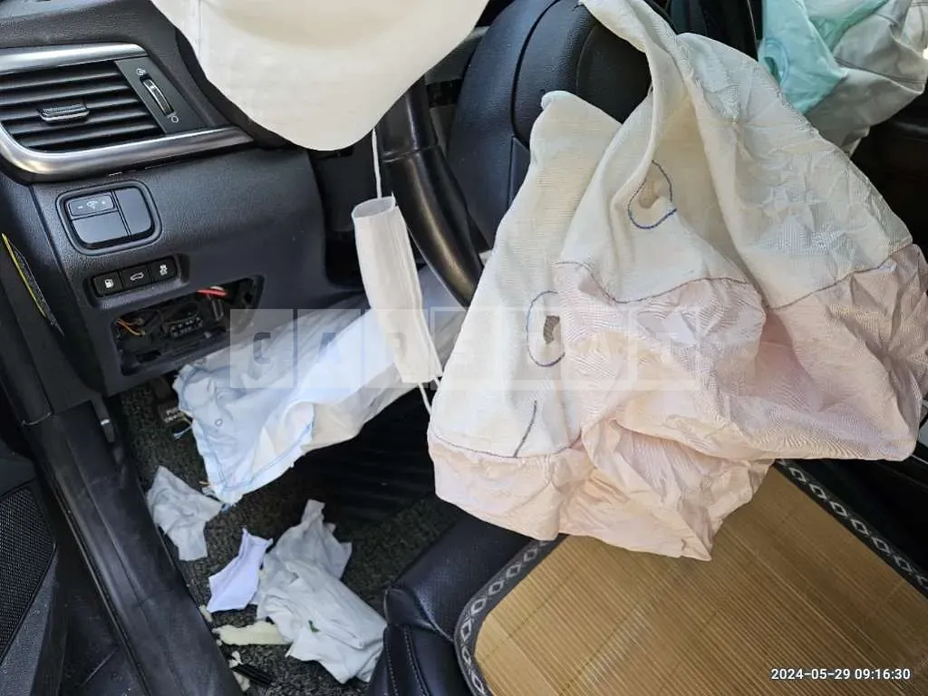 Photo 2 of 32: 2018 Kia K5 — Korean insurance auction