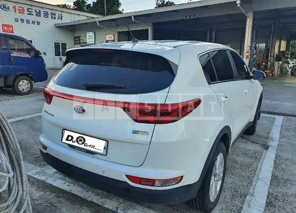 Photo 2 of 17: 2017 Kia Sportage, VIN KNAPN815GHK206638 — Korean insurance auction