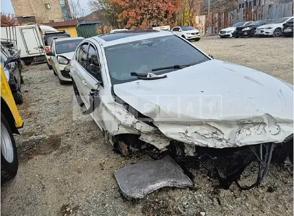 Photo 2 of 27: 2022 BMW 530e — Korean insurance auction