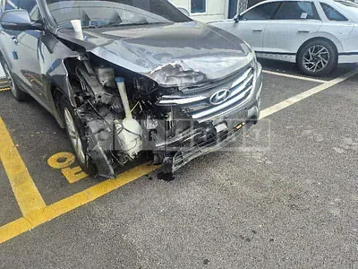 Photo 1 of 28: 2017 Hyundai Santa Fe, VIN KMHSW81UBHU753237 — Korean insurance auction