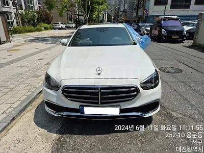 Photo 1 of 19: 2021 Mercedes-Benz E220d 4Matic, VIN W1KZF0FB9MA947509 — Korean insurance auction