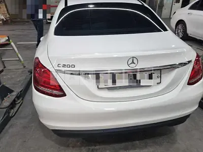Photo 1 of 30: 2016 Mercedes-Benz C200 — Korean insurance auction
