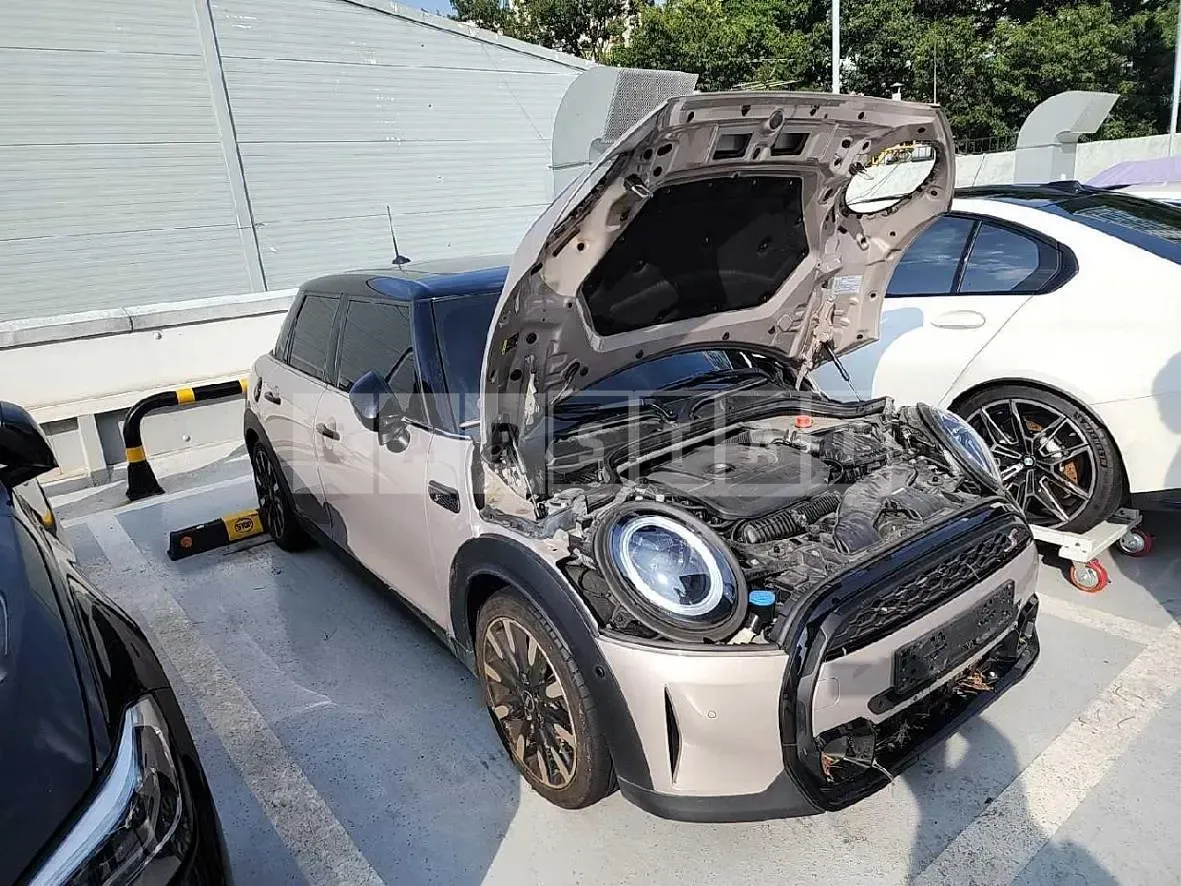 Photo 2 of 13: 2021 MINI Cooper S Five-Door — Korean insurance auction