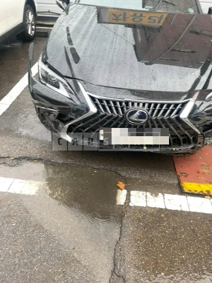 Photo 2 of 39: 2021 Lexus ES300h, VIN JTHBA1C16N2007450 — Korean insurance auction