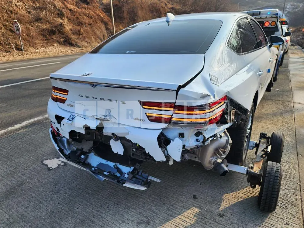 Photo 2 of 12: 2022 Genesis G80, VIN KMTGB41CDNU140204 — Korean insurance auction