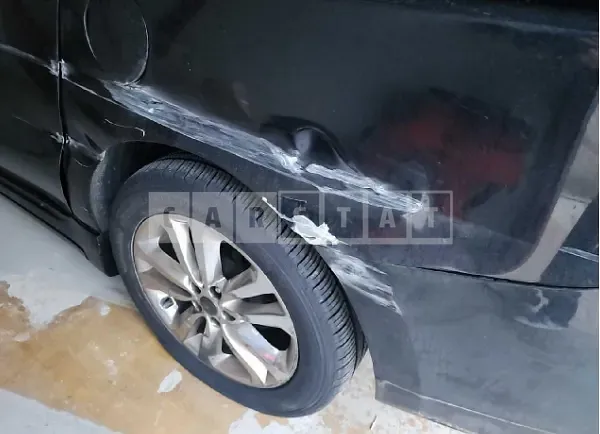 Photo 2 of 23: 2017 Kia Carnival, VIN KNAME81ABHS246608 — Korean insurance auction