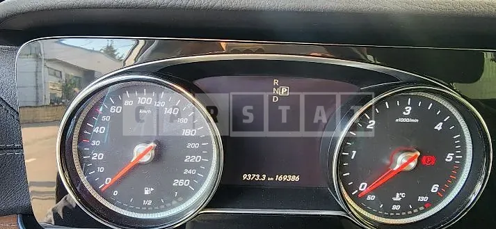 Photo 2 of 14: 2018 Mercedes-Benz E220 d 4Matic, VIN WDDZF0FB0JA474143 — Korean insurance auction