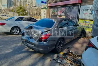 Photo 1 of 6: 2019 Mercedes-Benz C 200, VIN WDDWF8AB1KR520753 — Korean insurance auction