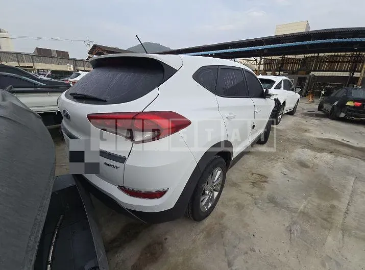 Photo 2 of 18: 2015 Hyundai Tucson — Korean insurance auction