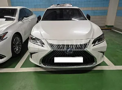Photo 1 of 38: 2019 Lexus ES300h — Korean insurance auction