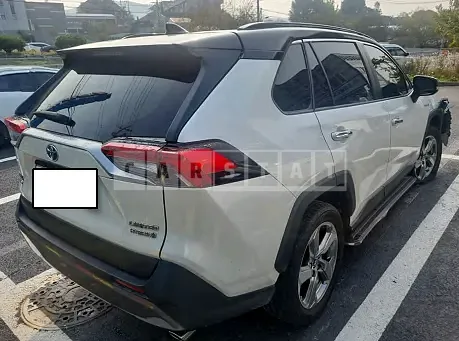 Photo 2 of 38: 2021 Toyota RAV4 Hybrid AWD, VIN JTMDWRFV9MD085748 — Korean insurance auction