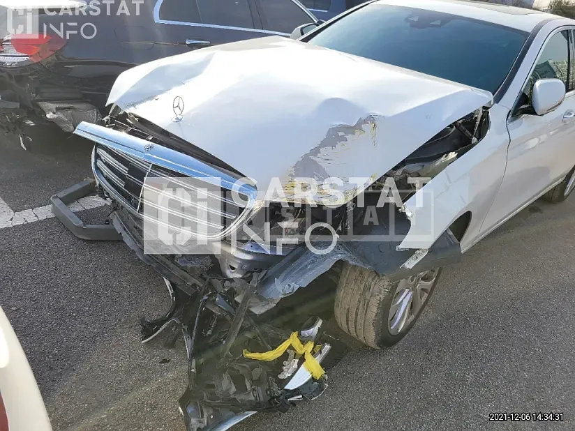 Photo 2 of 20: 2020 Mercedes-Benz E 300 4Matic, VIN W1KZF4KB4LA861228 — Korean insurance auction