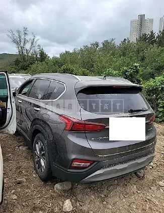 Photo 2 of 7: 2019 Hyundai Santa Fe, VIN KMHS281BDKU020129 — Korean insurance auction