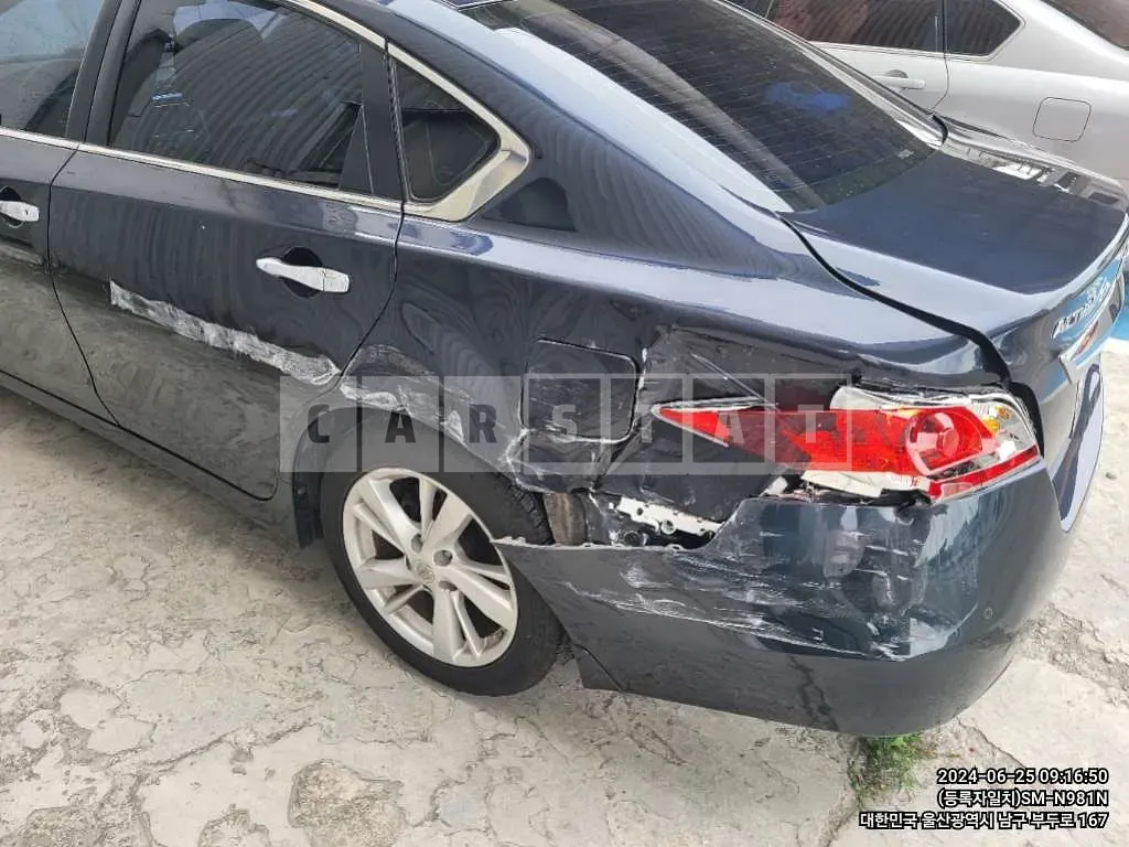 Photo 2 of 4: 2016 Nissan Altima 2.5 — Korean insurance auction