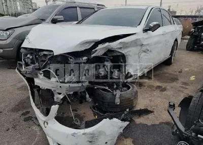 Photo 1 of 9: 2017 Mercedes-Benz E220d 4Matic, VIN WDDZF0FB8HA217533 — Korean insurance auction