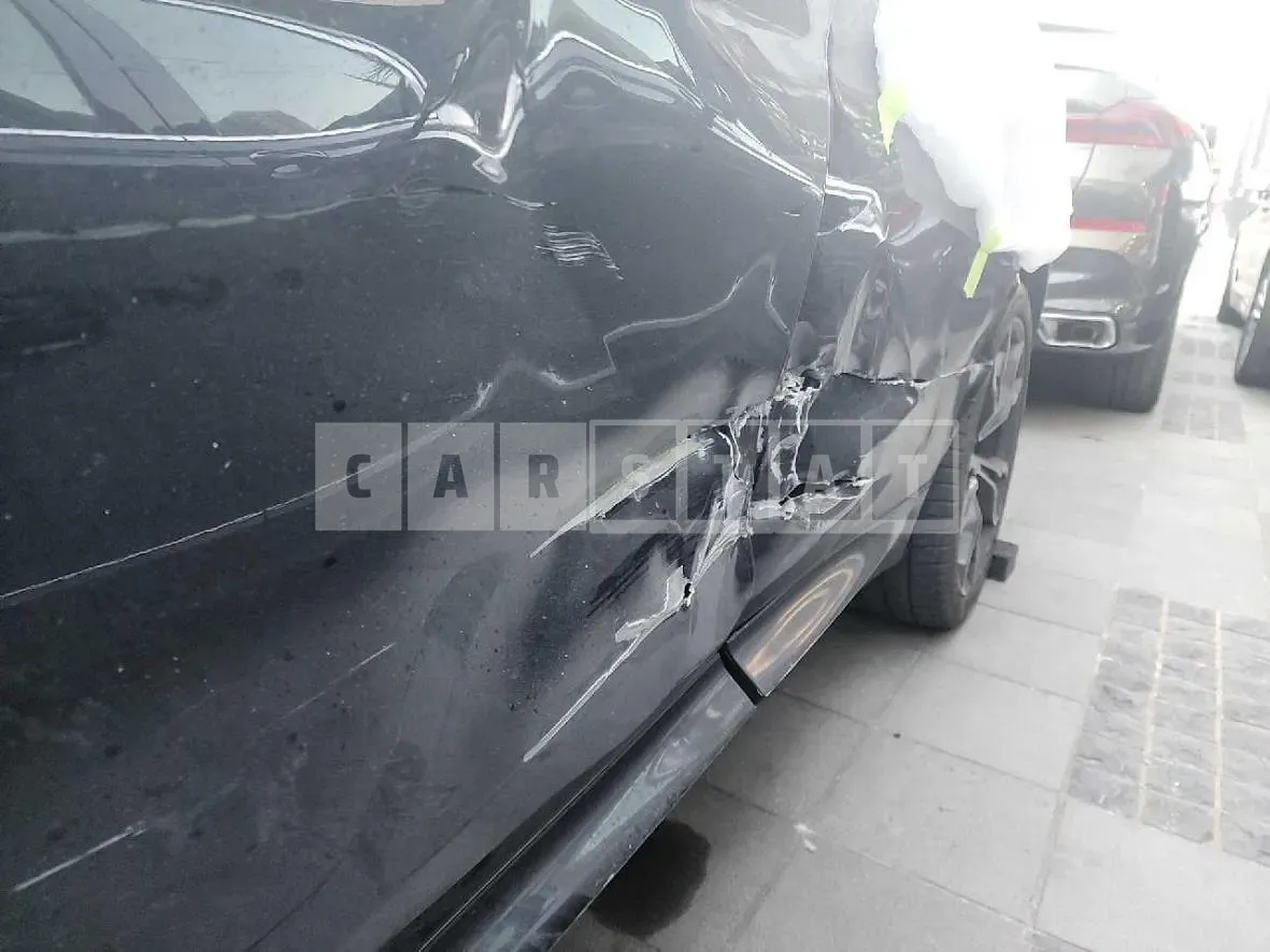 Photo 2 of 12: 2019 BMW X4, VIN WBSUJ0105LLS68812 — Korean insurance auction