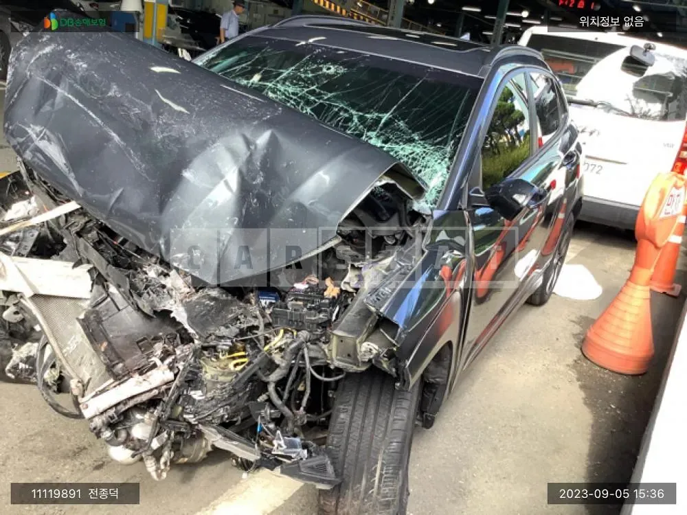 Photo 2 of 28: 2019 Hyundai Kona Electric, VIN KMHK381GFKU024040 — Korean insurance auction