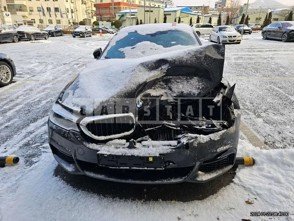 Photo 2 of 7: 2020 BMW 520i M Sport Package, VIN WBAJK9103LCE66686 — Korean insurance auction