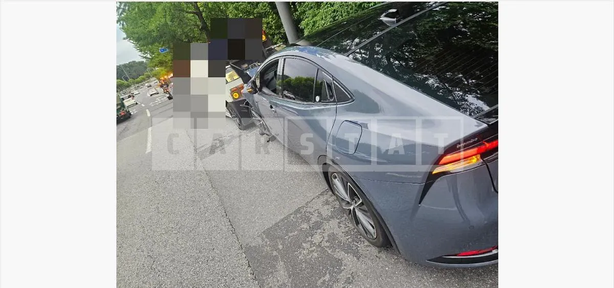 Photo 2 of 6: 2024 Toyota Prius 2WD — Korean insurance auction