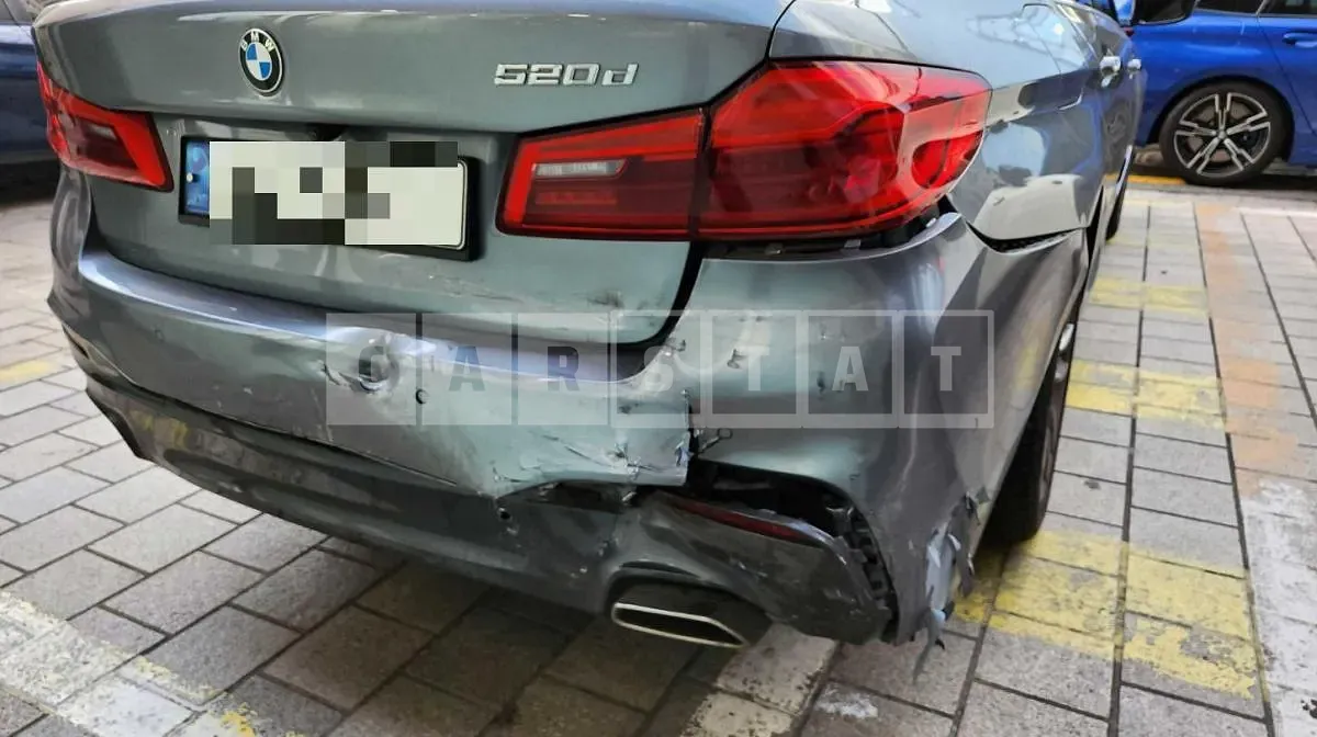 Photo 2 of 21: 2017 BMW 520d — Korean insurance auction
