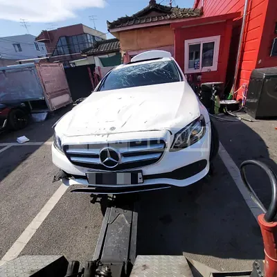 Photo 1 of 15: 2019 Mercedes-Benz E 300 avantgarde(2018.10.1～) — Korean insurance auction