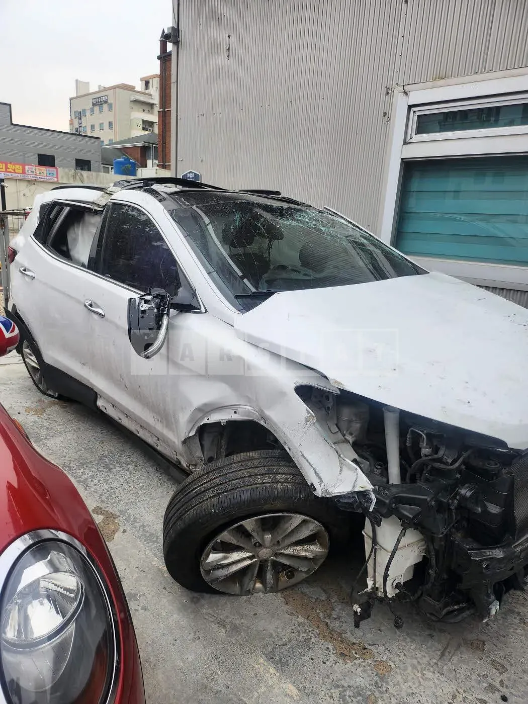 Photo 2 of 5: 2016 Hyundai Santa Fe, VIN KMHSW81UBGU639549 — Korean insurance auction
