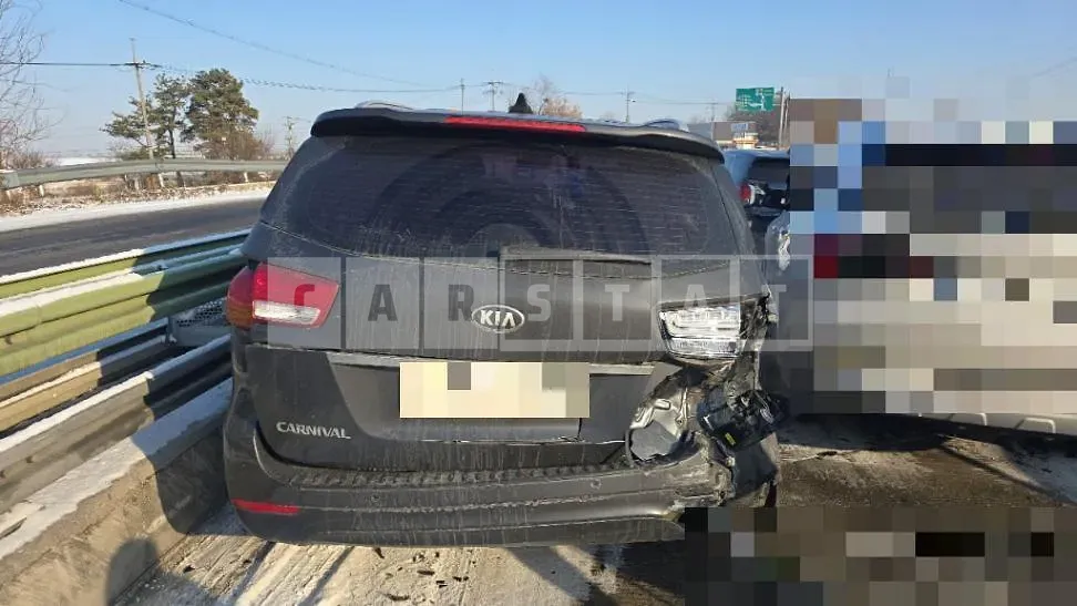 Photo 2 of 4: 2014 Kia Carnival — Korean insurance auction