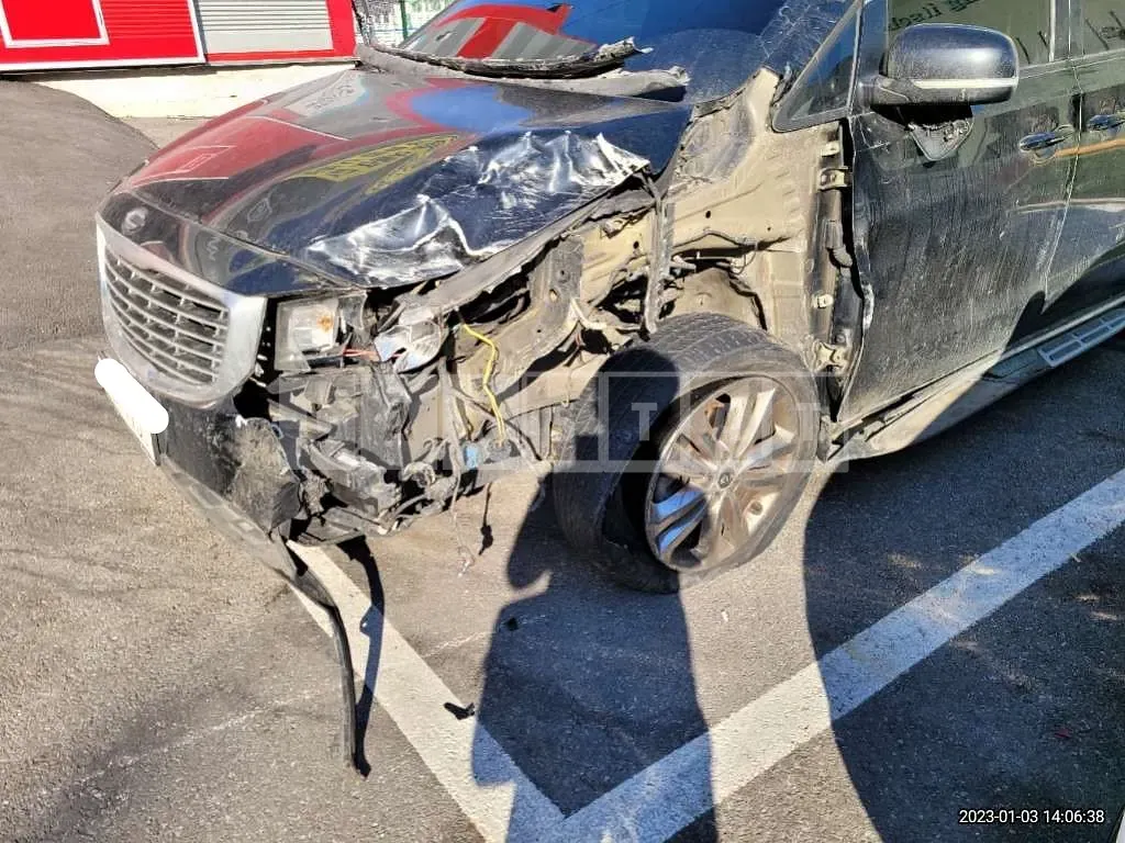 Photo 2 of 5: 2015 Kia Carnival, VIN KNHMF37ABFS057664 — Korean insurance auction