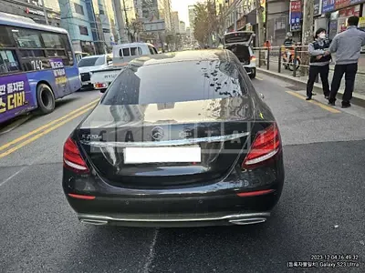 Photo 1 of 12: 2019 Mercedes-Benz E220d, VIN WDDZF0EB9KA621403 — Korean insurance auction