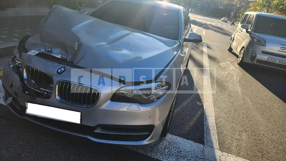 Photo 2 of 5: 2015 BMW 520d xDrive, VIN WBA5E7100FG152534 — Korean insurance auction