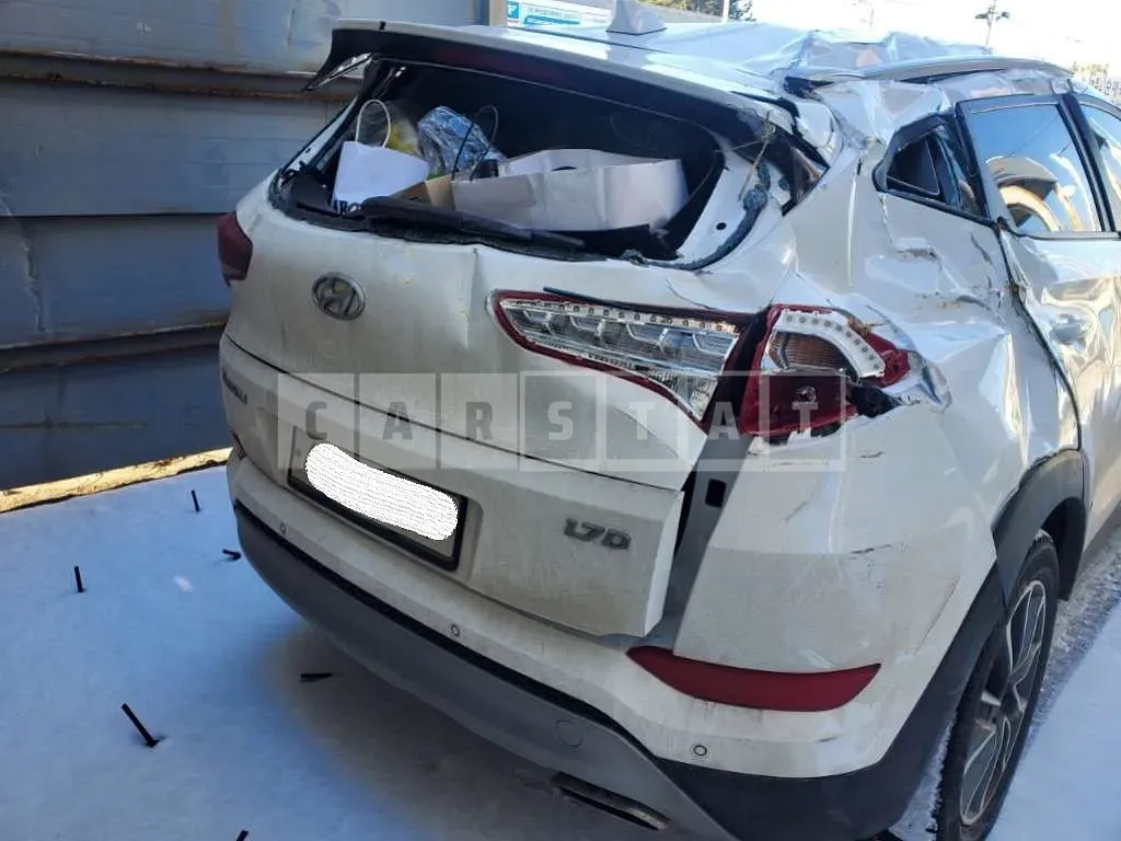 Photo 2 of 7: 2018 Hyundai Tucson, VIN KMHJ5815GJU635478 — Korean insurance auction