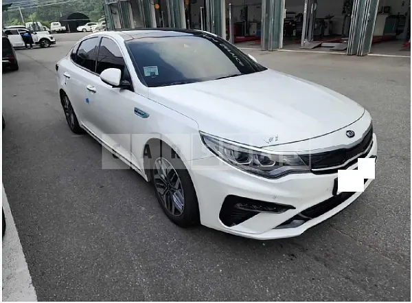 Photo 2 of 16: 2019 Kia K5 — Korean insurance auction