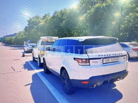 Photo 2 of 5: 2017 Land Rover Range Rover Sport 3.0d — Korean insurance auction