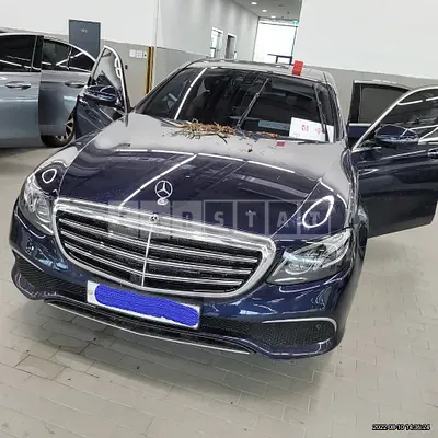 Photo 1 of 34: 2018 Mercedes-Benz E 300, VIN WDDZF4JB3JA456606 — Korean insurance auction