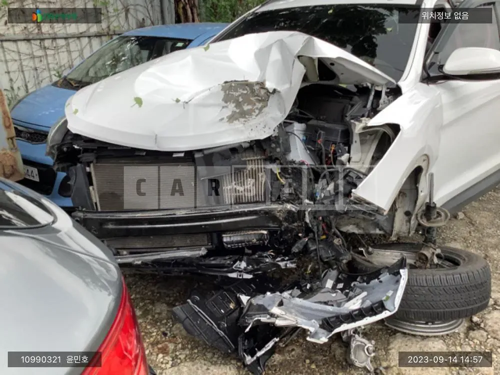 Photo 2 of 15: 2015 Hyundai Santa Fe, VIN KMHSW81UBFU499912 — Korean insurance auction