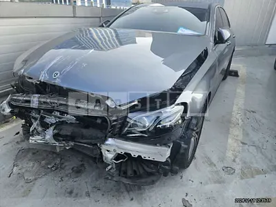 Photo 1 of 30: 2019 Mercedes-Benz E 300, VIN WDDZF4JB2KA669290 — Korean insurance auction