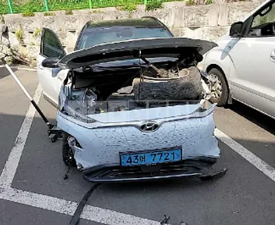 Photo 1 of 8: 2019 Hyundai Kona Electric, VIN KMHK381GFKU053342 — Korean insurance auction