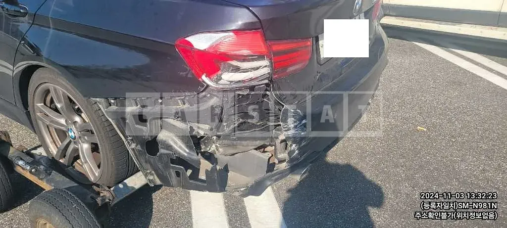 Photo 2 of 8: 2018 BMW 320i — Korean insurance auction