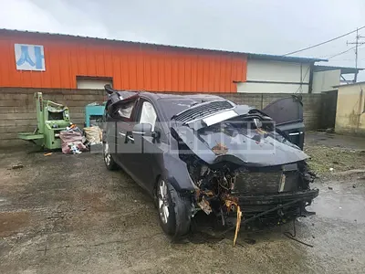 Photo 1 of 48: 2015 Kia Carnival, VIN KNAMC81ABFS081213 — Korean insurance auction