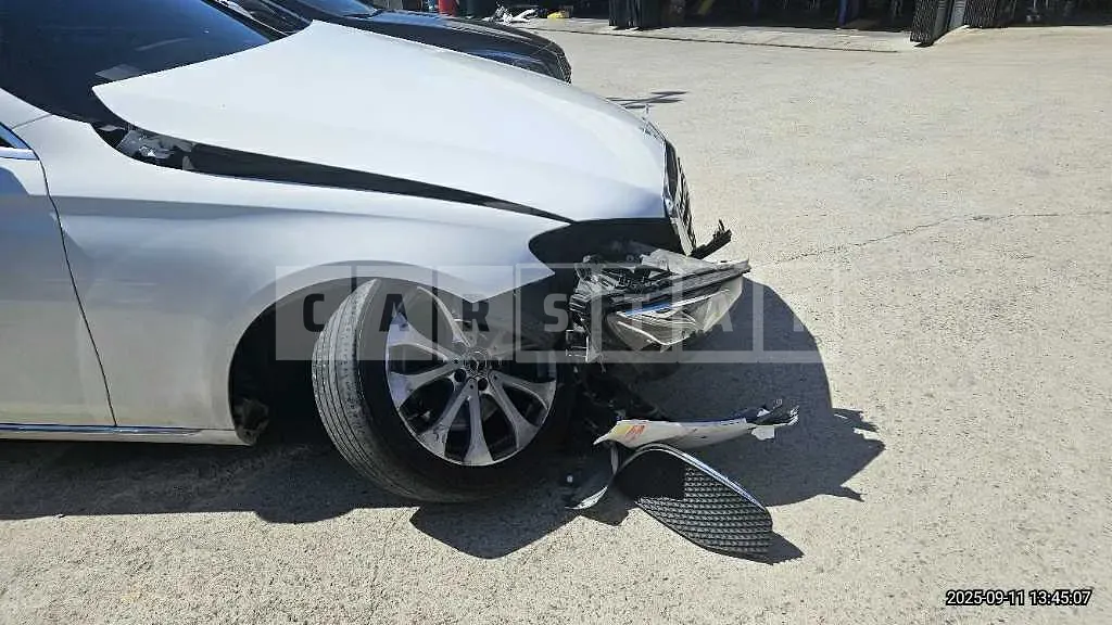 Photo 2 of 14: 2017 Mercedes-Benz E220 d 4Matic — Korean insurance auction