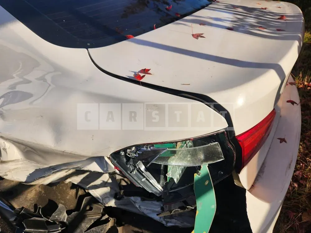 Photo 2 of 8: 2016 BMW 320d, VIN WBA8C5105GK637497 — Korean insurance auction