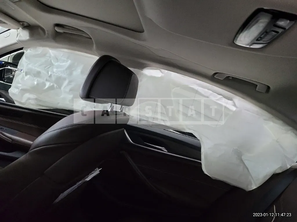 Photo 2 of 10: 2018 BMW 530i — Korean insurance auction