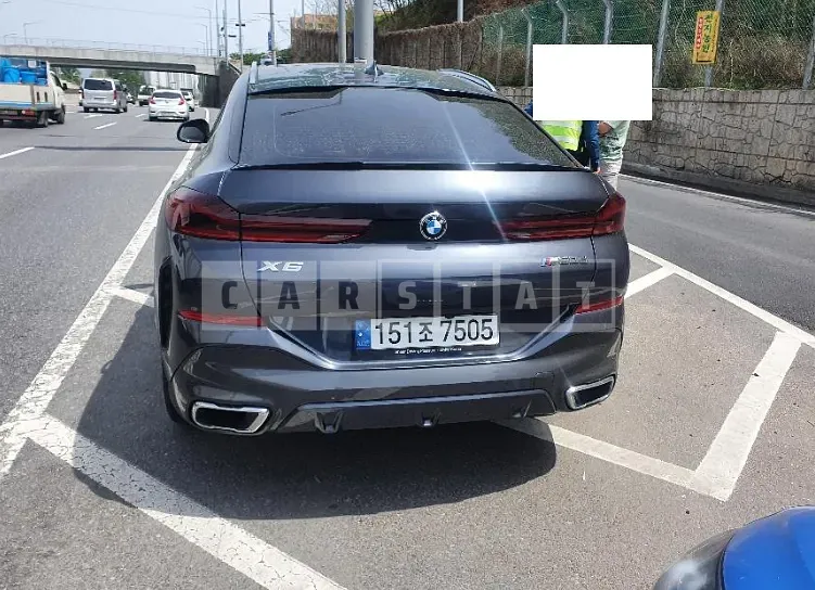 Photo 2 of 10: 2021 BMW X6 xDrive 30d, VIN WBAGT810XM9H51627 — Korean insurance auction
