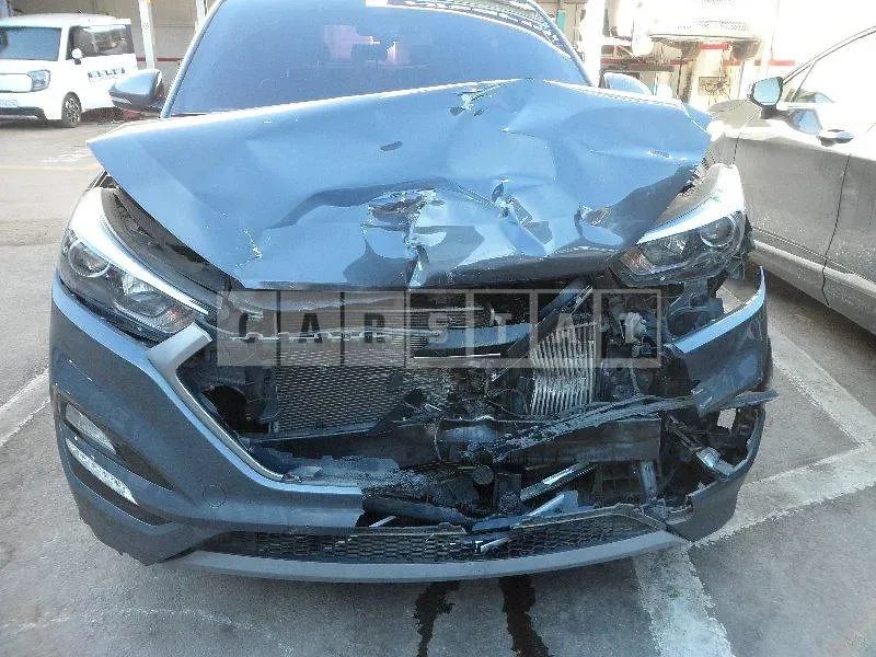 Photo 2 of 12: 2018 Hyundai Tucson TL — Korean insurance auction